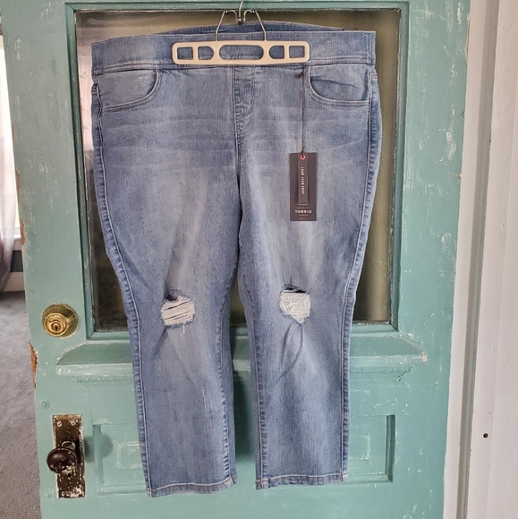 Torrid Lean Jean Crop Jeans - Picture 1 of 4